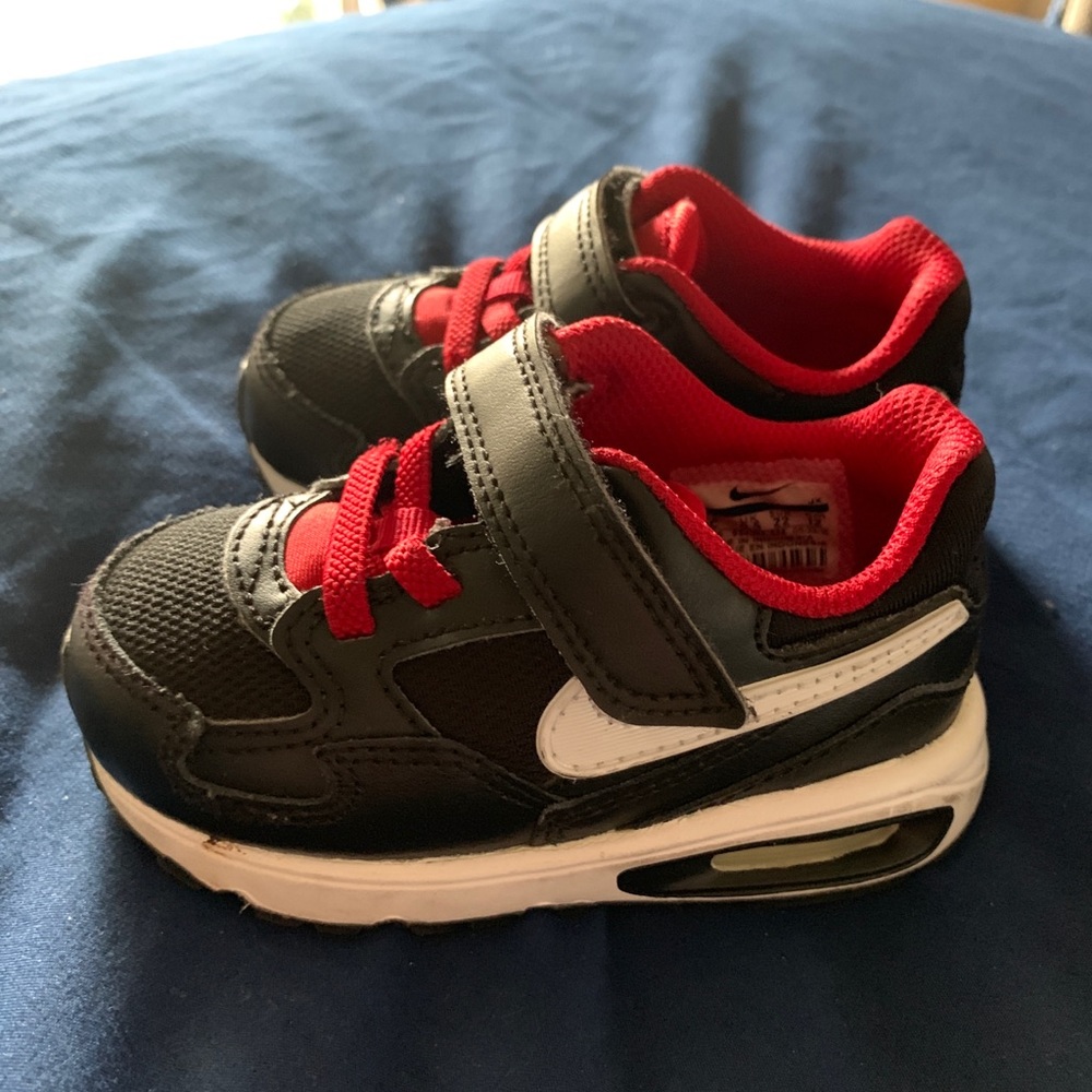 Nike Air Max - Black & Red